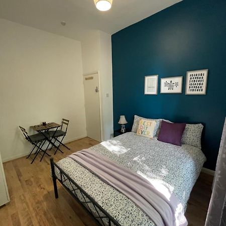 Contemporary Private Rooms Near Central London Exterior photo