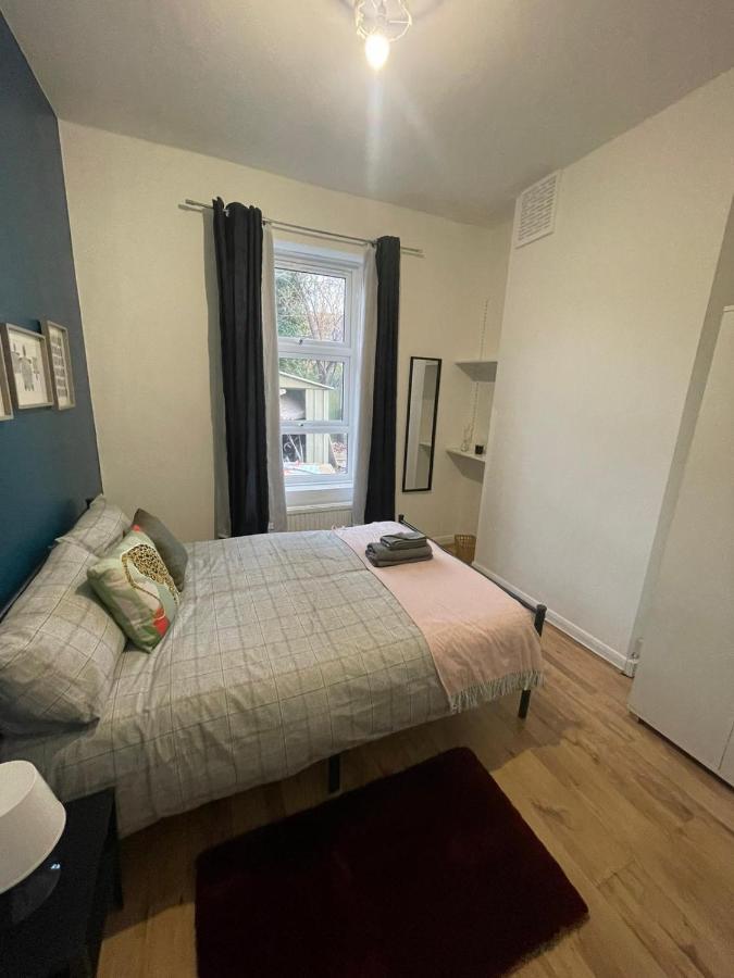 Contemporary Private Rooms Near Central London Exterior photo