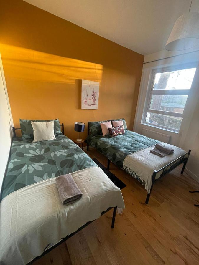 Contemporary Private Rooms Near Central London Exterior photo