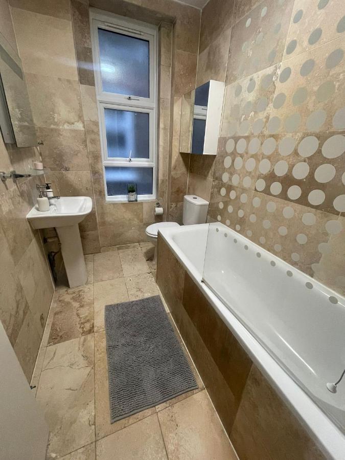 Contemporary Private Rooms Near Central London Exterior photo