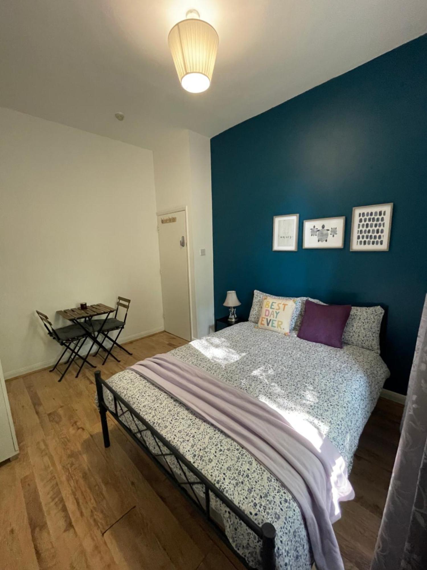 Contemporary Private Rooms Near Central London Exterior photo