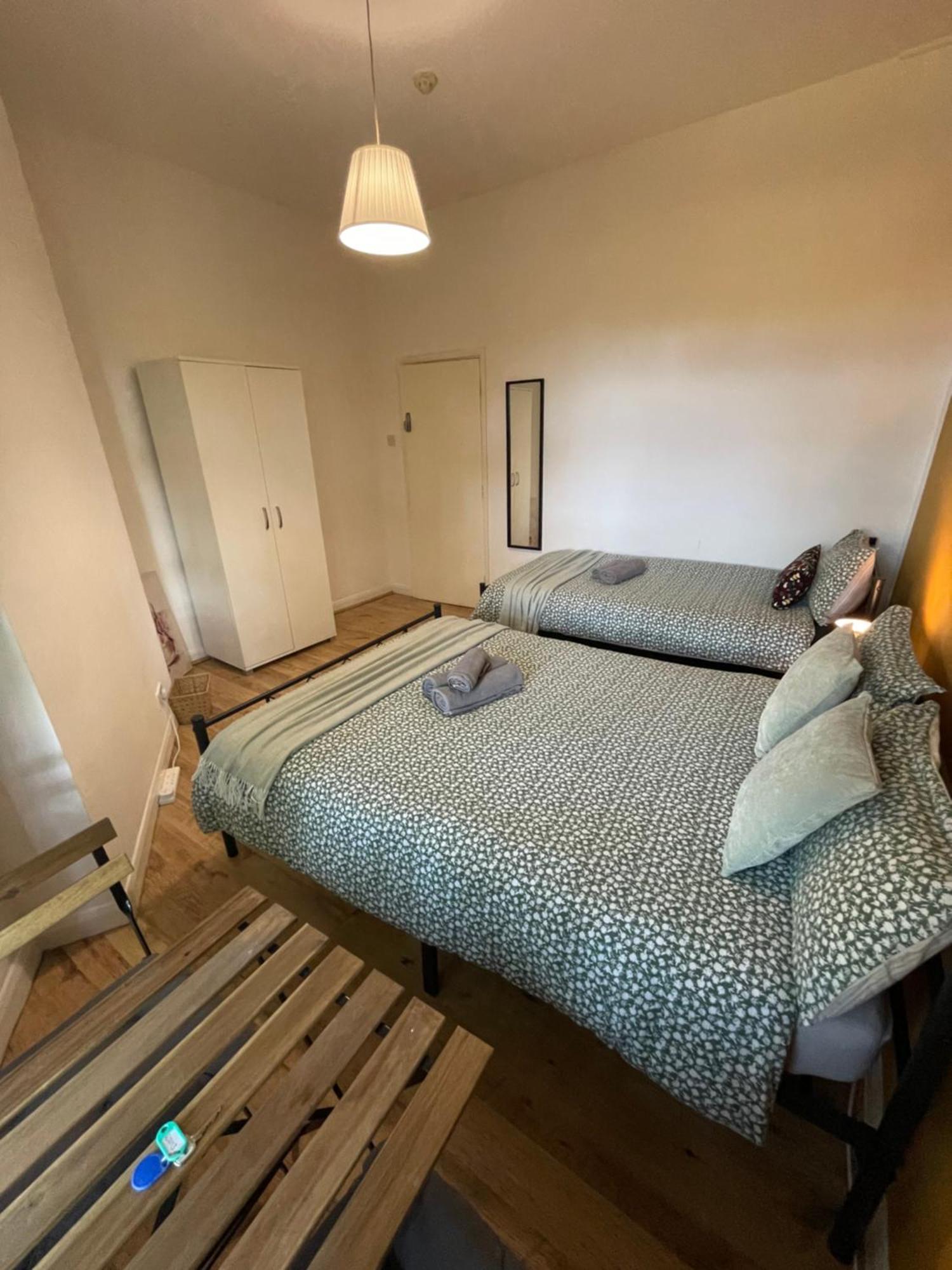 Contemporary Private Rooms Near Central London Exterior photo
