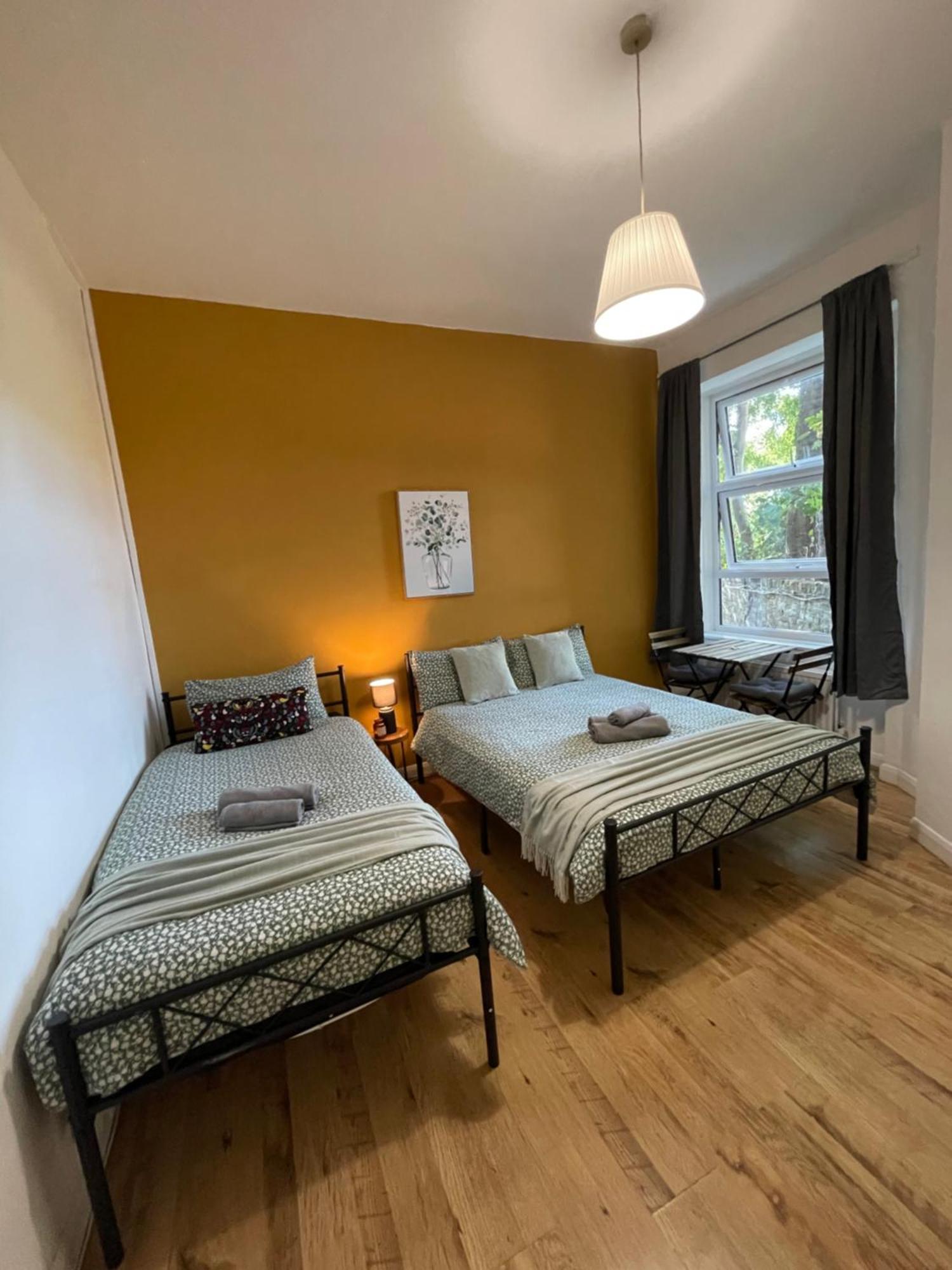 Contemporary Private Rooms Near Central London Exterior photo